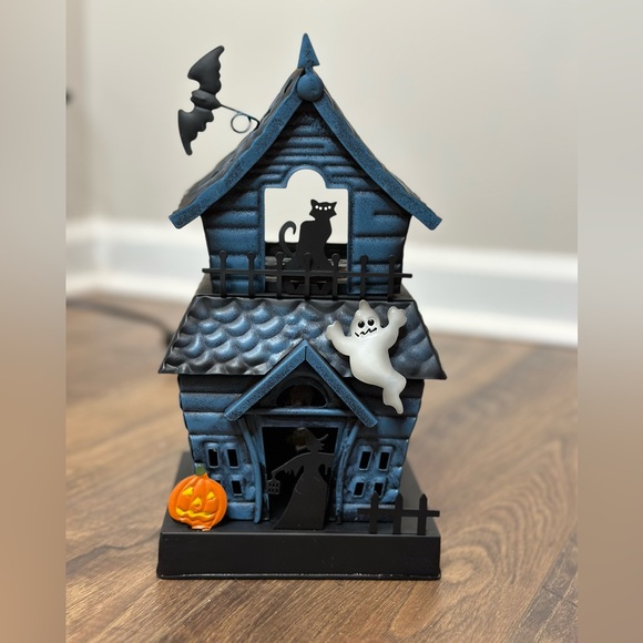 Haunting Good Time Scentsy Warmer - Picture 6 of 12
